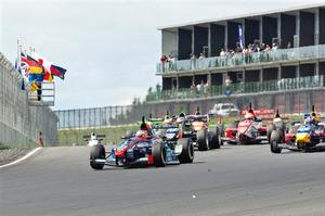 Turn 1 - Mitch Evans leads at Hampton Downs 2011